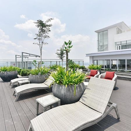 Suasana Private Suites By Subhome Джохор Бахру Екстериор снимка