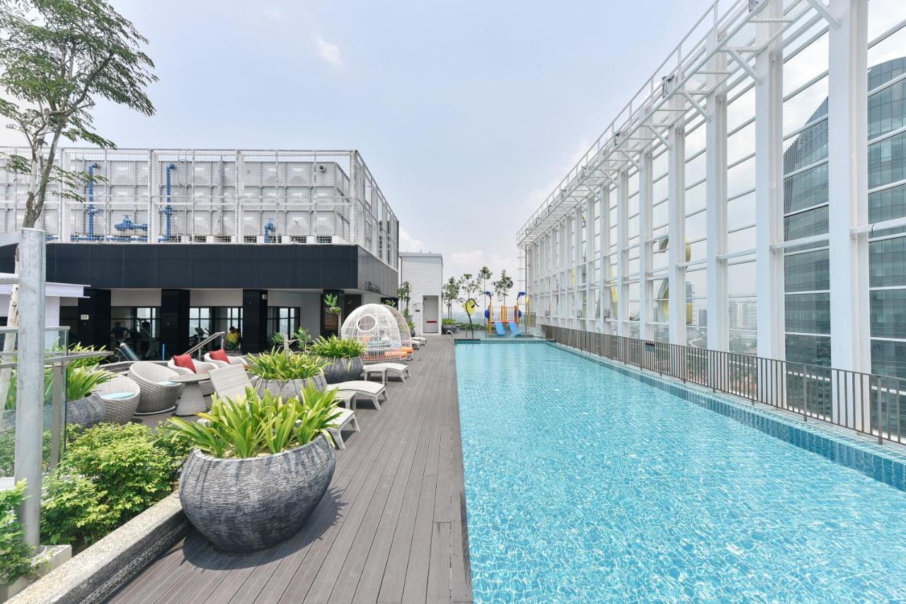 Suasana Private Suites By Subhome Джохор Бахру Екстериор снимка