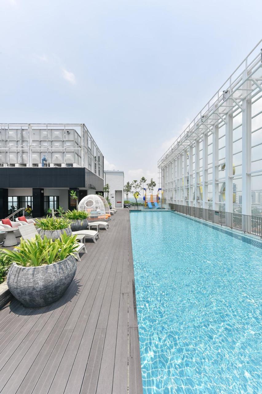 Suasana Private Suites By Subhome Джохор Бахру Екстериор снимка